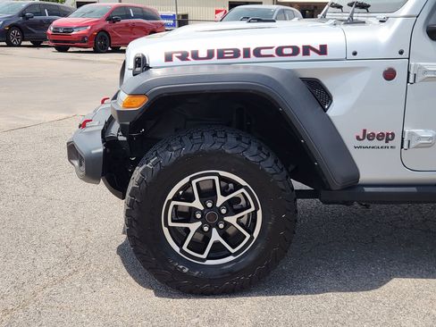 Used 2024 Jeep Wrangler Unlimited Rubicon AWD/4WD image 9
