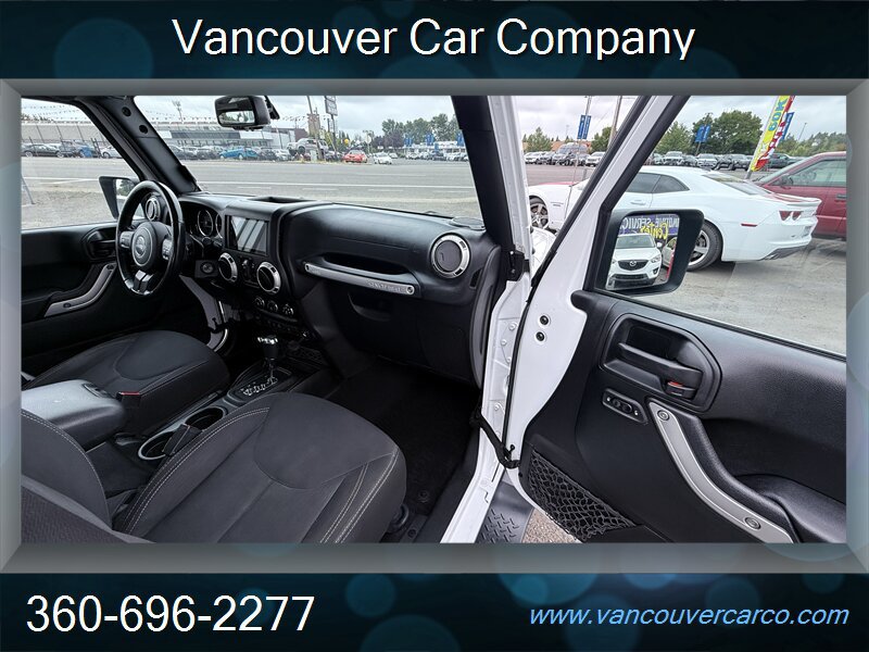 Used 2018 Jeep Wrangler Unlimited Sahara AWD/4WD image 16