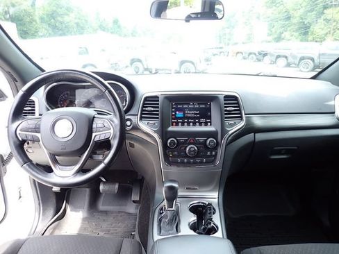 Used 2021 Jeep Grand Cherokee Laredo AWD/4WD image 19