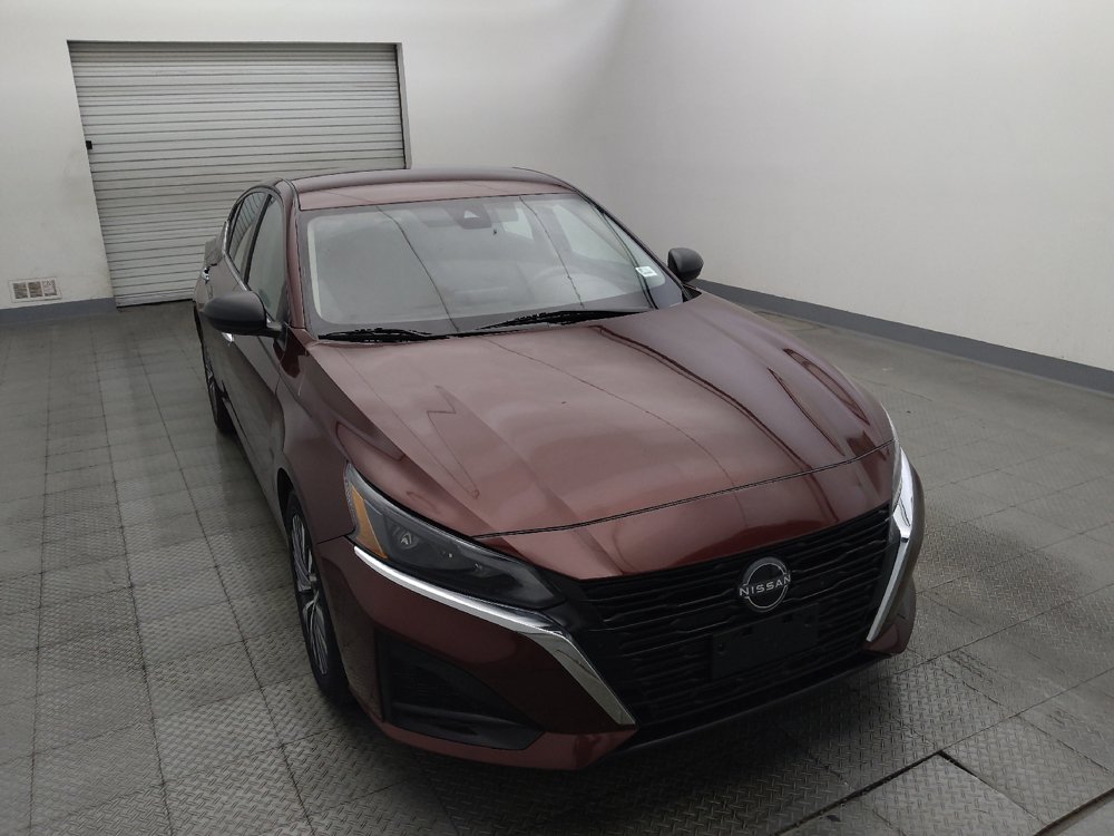 Used 2025 Nissan Altima 2.5 SV FWD image 14