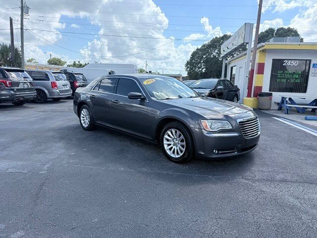 Used 2014 Chrysler 300 RWD image 8