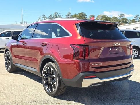 Used 2025 Kia Sorento EX w/ Panoramic Sunroof Package image 3