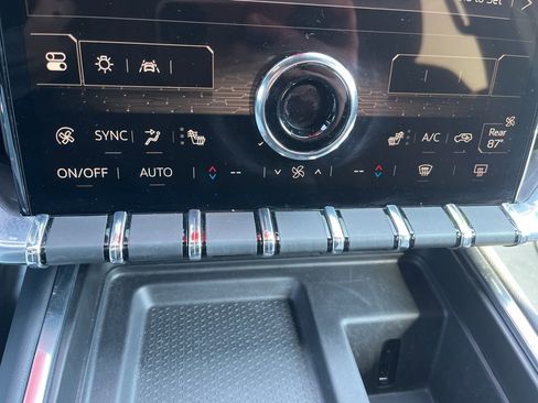 Used 2025 GMC Acadia Elevation image 18