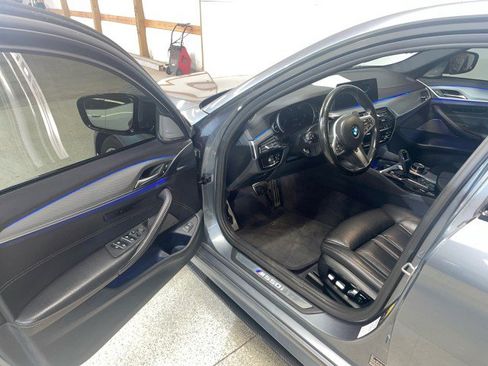 Used 2018 BMW M550i xDrive image 9