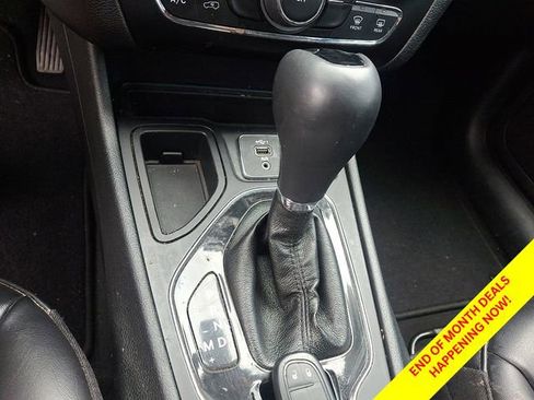 Used 2020 Jeep Cherokee Latitude Plus FWD image 16