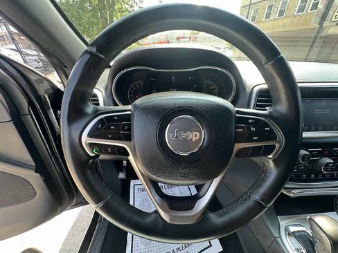 Used 2019 Jeep Grand Cherokee Laredo RWD image 14