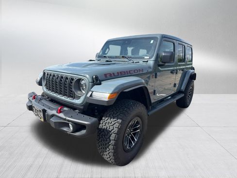Used 2025 Jeep Wrangler Unlimited Rubicon AWD/4WD image 3