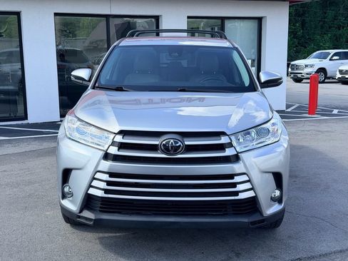 Used 2019 Toyota Highlander Plus FWD image 9