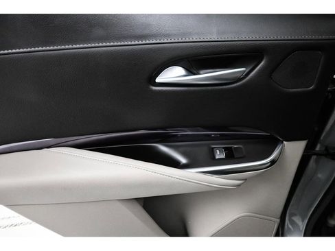 Used 2023 Cadillac XT4 Luxury w/ Cold Weather Package FWD image 21