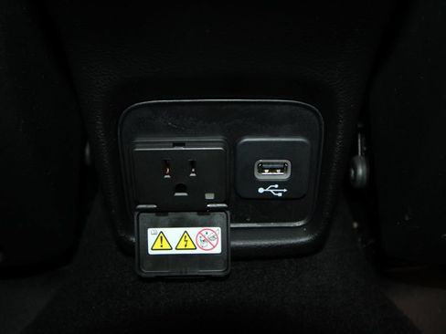 Used 2019 Jeep Compass Latitude FWD image 25