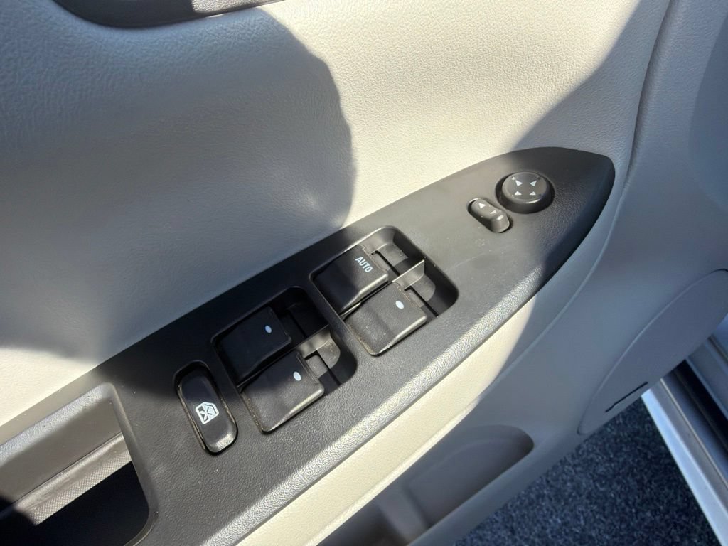 Used 2009 Chevrolet Impala LTZ FWD image 16