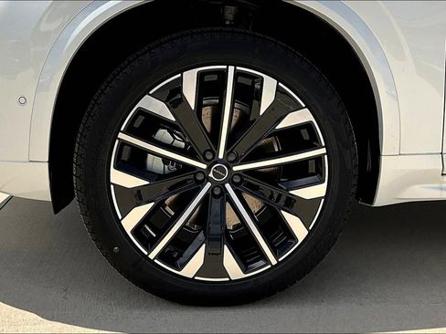 New 2026 Volvo XC90 B6 Plus w/ Protection Package Premier image 24