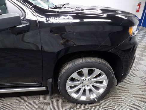 Used 2021 Chevrolet Silverado 1500 High Country w/ Technology Package image 40