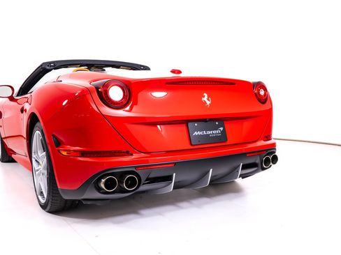 Used 2016 Ferrari California T image 12