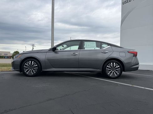 Used 2025 Nissan Altima 2.5 SV FWD image 4
