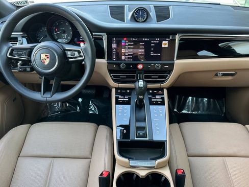 Used 2025 Porsche Macan image 6