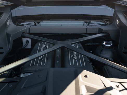 Used 2021 Lamborghini Huracan EVO image 30