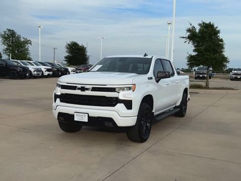 Used 2024 Chevrolet Silverado 1500 RST w/ Convenience Package II AWD/4WD image 4