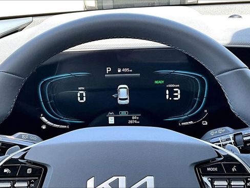 Certified 2025 Kia Niro EX image 13