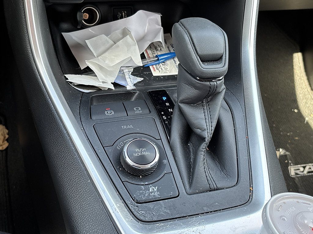 Used 2025 Toyota RAV4 LE AWD/4WD image 12