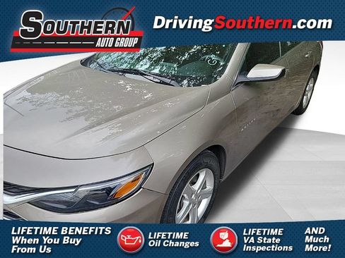 Used 2022 Chevrolet Malibu LT FWD image 1