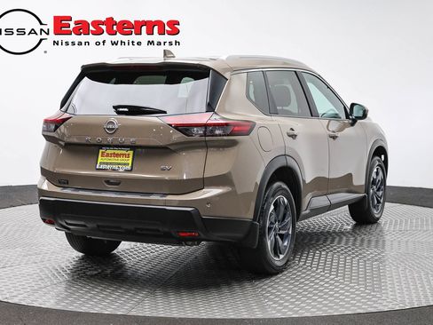 Used 2024 Nissan Rogue SV w/ SV Premium Package FWD image 5