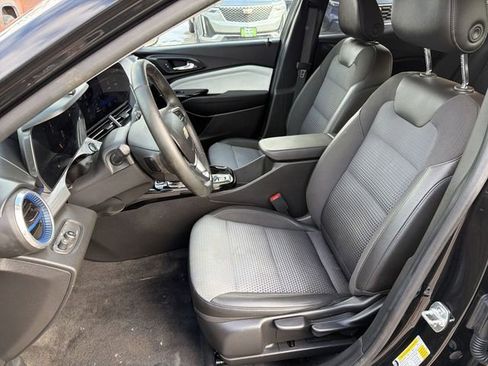 Used 2025 Chevrolet Trax LT w/ Driver Confidence Package image 13