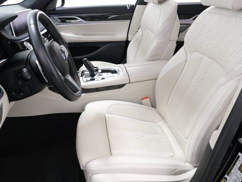 Used 2022 BMW 750i xDrive w/ Executive Package AWD/4WD image 30