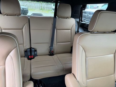 Used 2021 Chevrolet Tahoe Premier w/ Premium Package AWD/4WD image 16