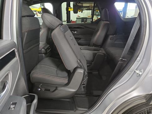 Used 2025 Honda Pilot Sport image 23