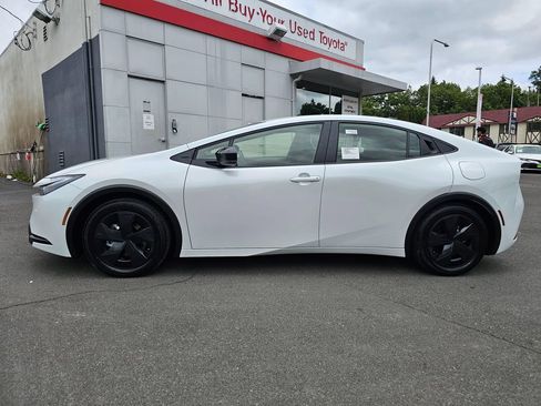 New 2026 Toyota Prius Plug-In Hybrid FWD image 4