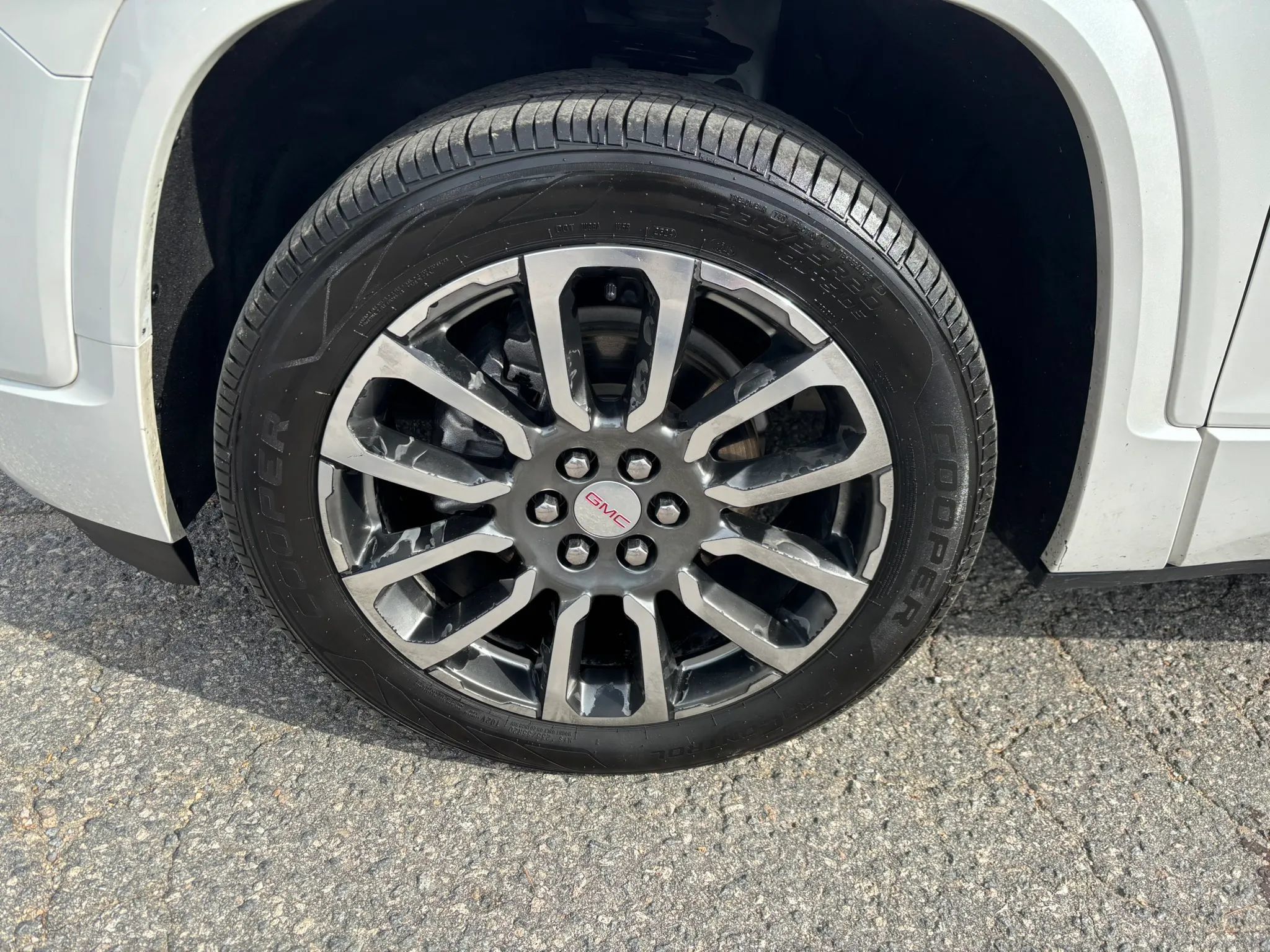 Used 2021 GMC Acadia Denali w/ Denali Technology Package AWD/4WD image 10