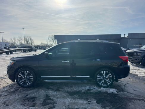 Used 2018 Nissan Pathfinder Platinum w/ Cargo Package image 5