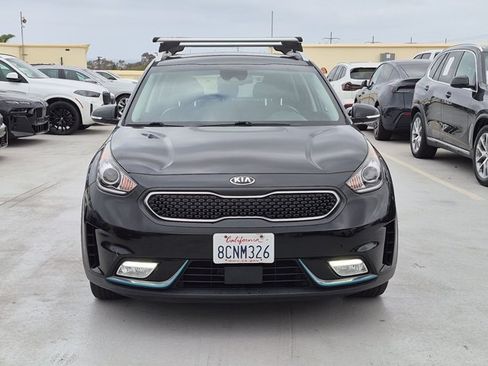 Used 2018 Kia Niro EX FWD image 2