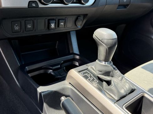 Used 2022 Toyota Tacoma SR5 w/ Technology Package RWD image 20
