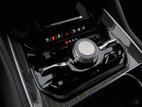 Used 2022 Jeep Wagoneer Series III w/ Rear Seat Video Group 1 image 30