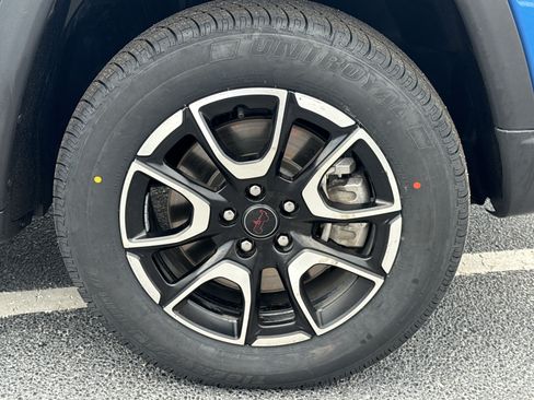 Used 2024 Chevrolet Trax RS FWD image 13