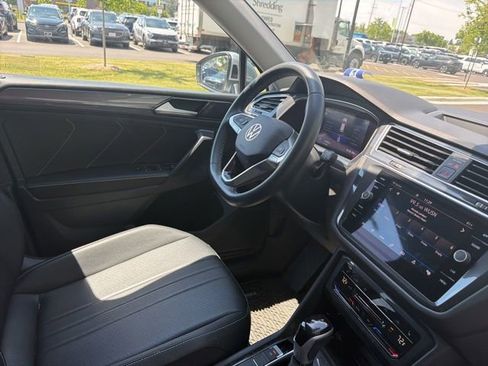 Used 2023 Volkswagen Tiguan SE AWD/4WD image 18