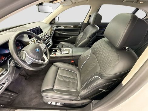 Used 2020 BMW 740i w/ Premium Package RWD image 18