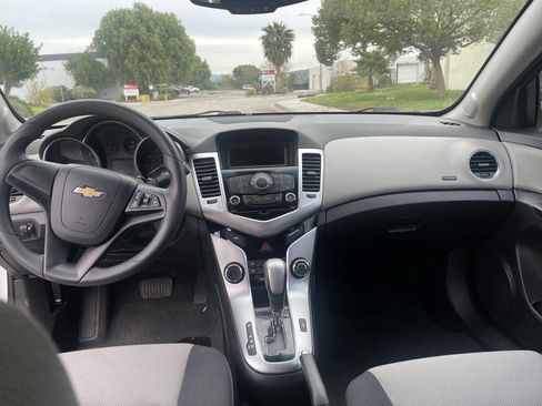 Used 2015 Chevrolet Cruze LS image 18