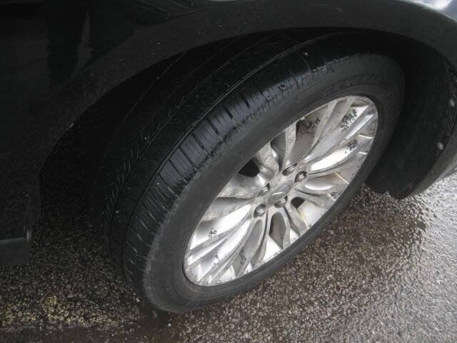 Used 2011 Chrysler 200 Limited FWD image 37