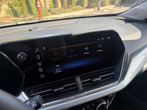 Used 2025 Chevrolet Trax LT FWD image 20