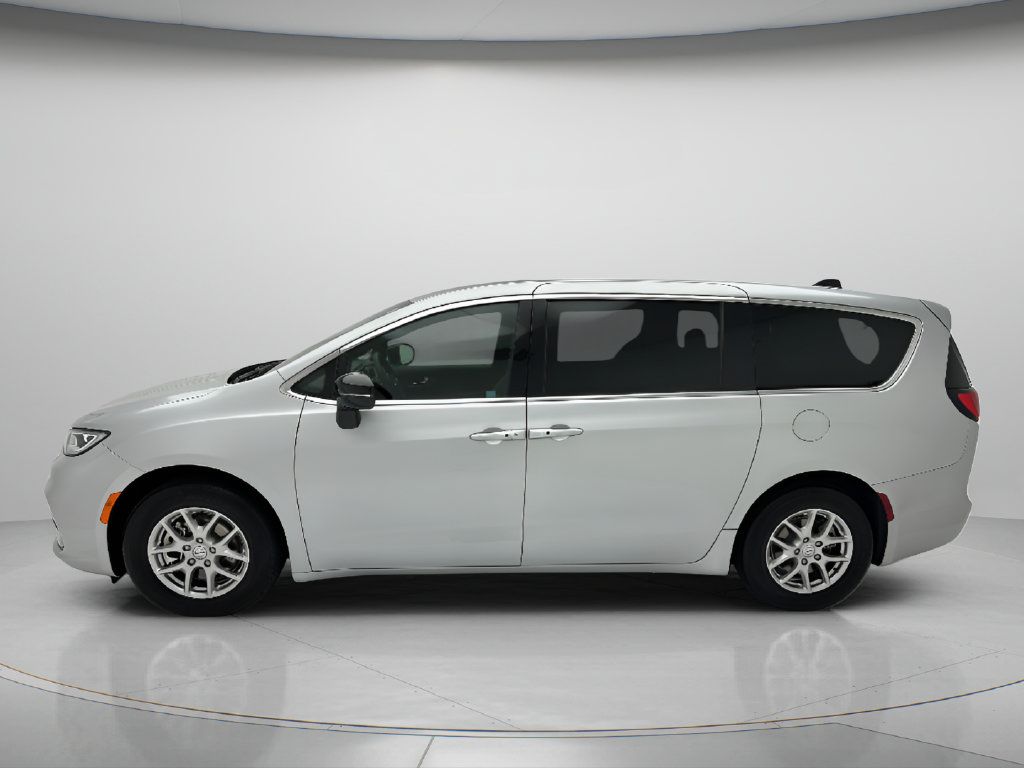 Used 2026 Chrysler Pacifica Select FWD image 7