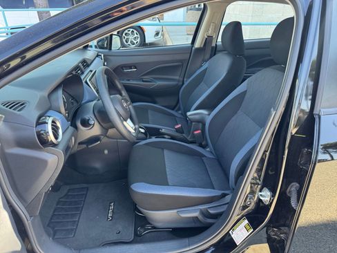 Used 2025 Nissan Versa SV FWD image 27