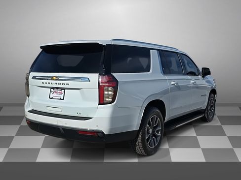 Used 2022 Chevrolet Suburban LT w/ Luxury Package image 6