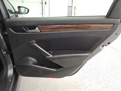 Used 2020 Volkswagen Passat 2.0T SEL FWD image 32