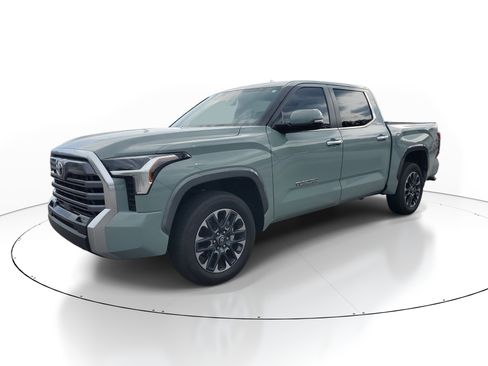 Used 2025 Toyota Tundra Limited AWD/4WD image 3