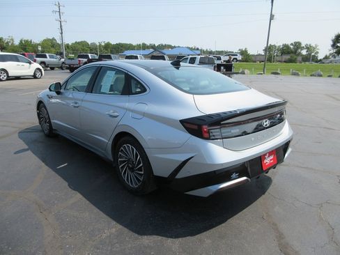 Used 2025 Hyundai Sonata Limited FWD image 8