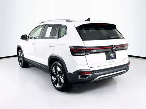 Used 2025 Volkswagen Taos SE AWD/4WD image 5
