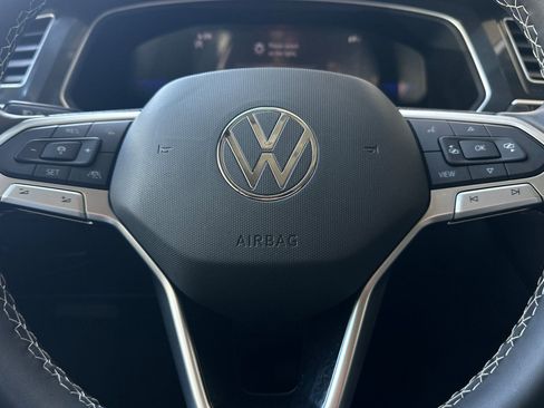 Used 2023 Volkswagen Tiguan SE FWD image 25